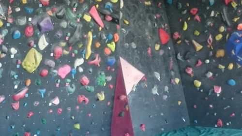 新潟県のクライミング施設「ボルダリングジム HUT WALL（ハットウォール）」